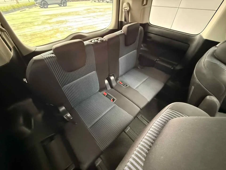 2014 Toyota Voxy III 2