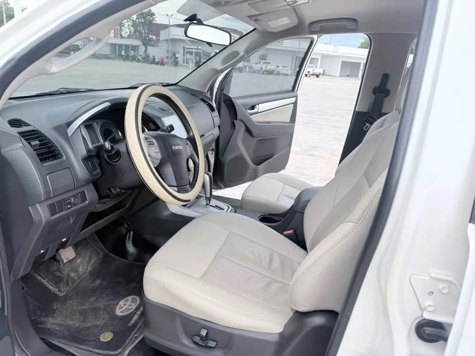 2015 Isuzu MU-X I 2