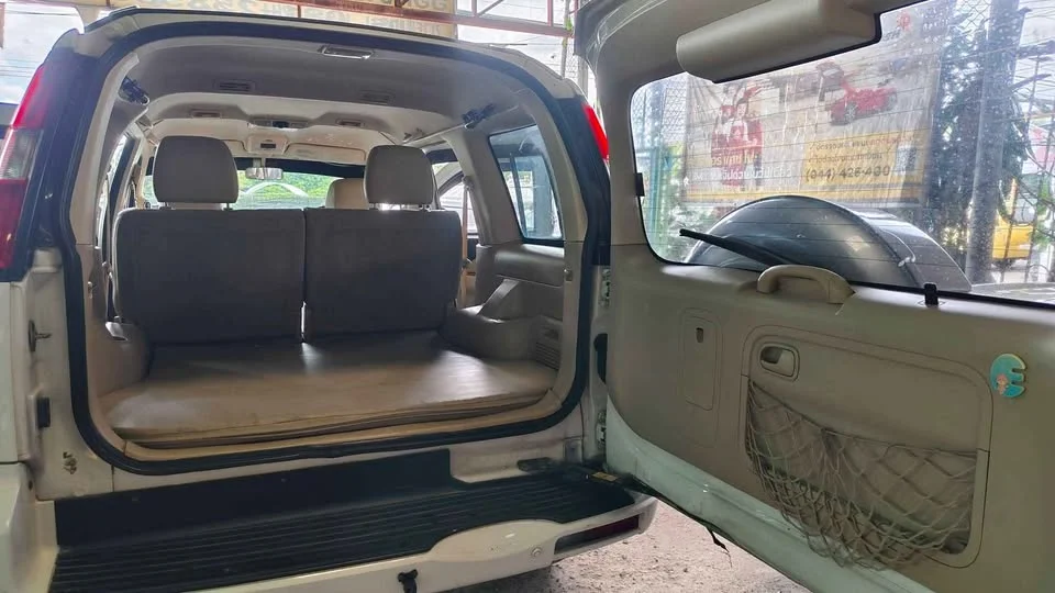 2010 Ford Everest I 3