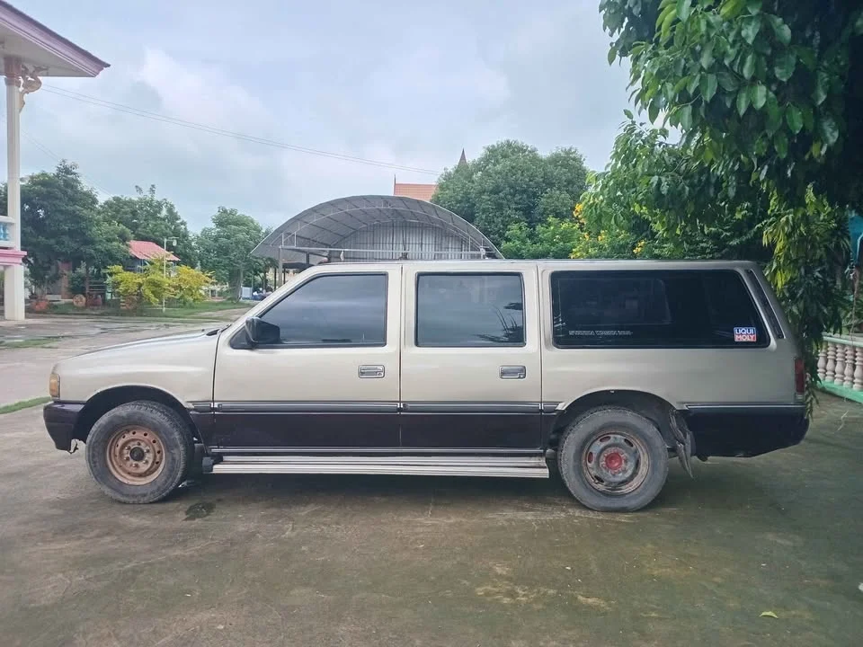 1995 Isuzu TFR III 2