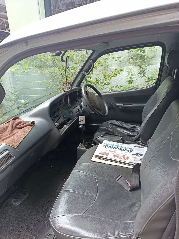 2013 Toyota Commuter IV (H100) 2