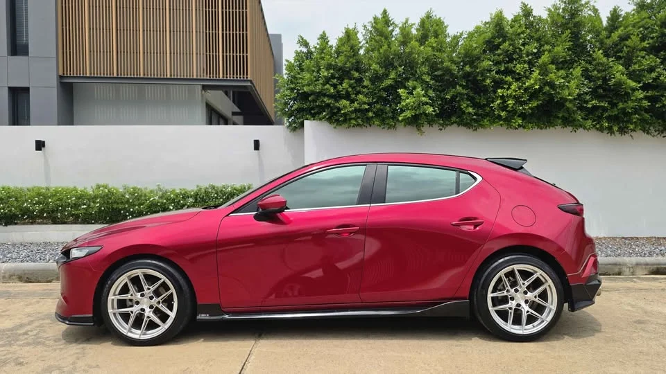 2019 Mazda 3 IV 3