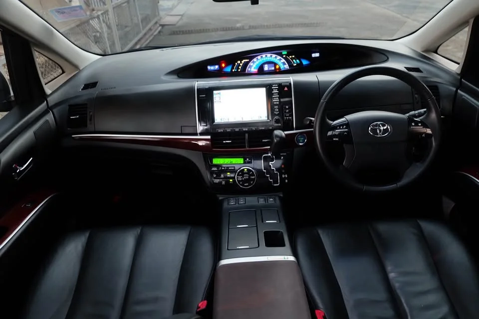 2014 Toyota Estima III 2