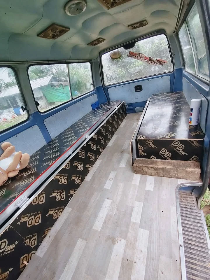 1993 Nissan Urvan IV (E24) 3