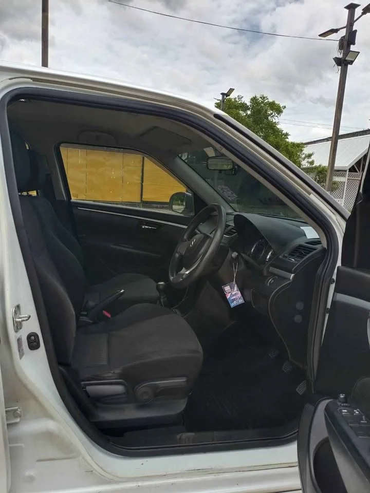 2012 Suzuki Swift II 3