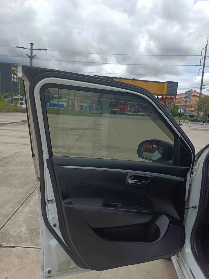 2012 Suzuki Swift II 2
