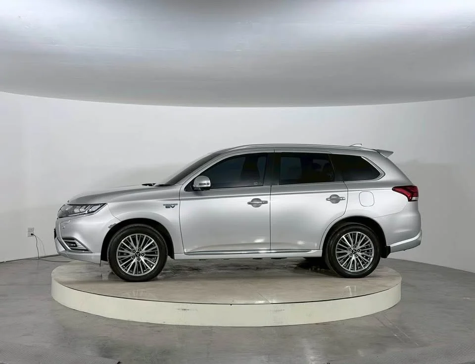 2021 Mitsubishi Outlander III 2