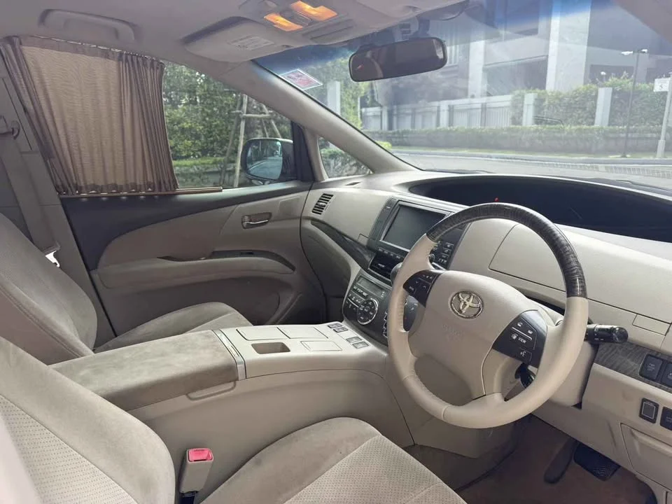 2011 Toyota Estima III 2