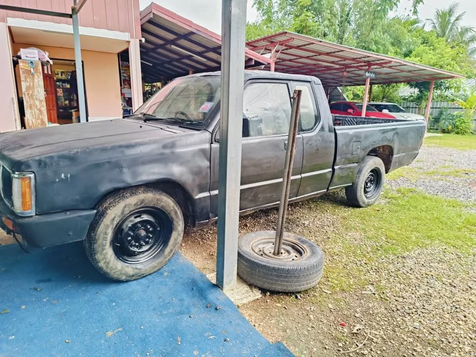 1992 Mitsubishi Triton II 3