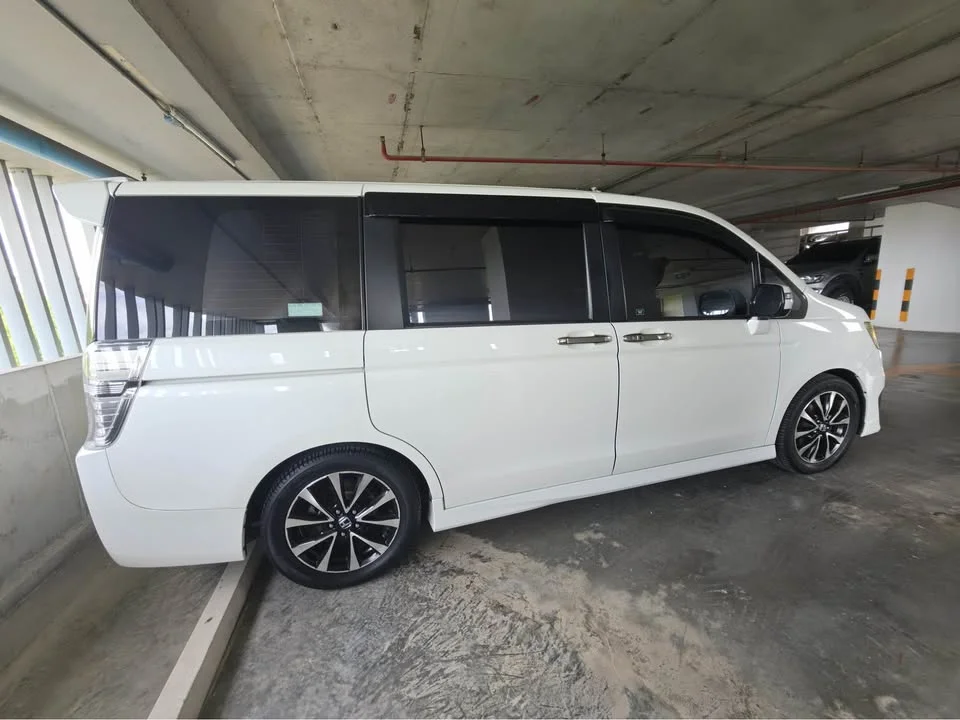 2015 Honda Stepwgn IV 2