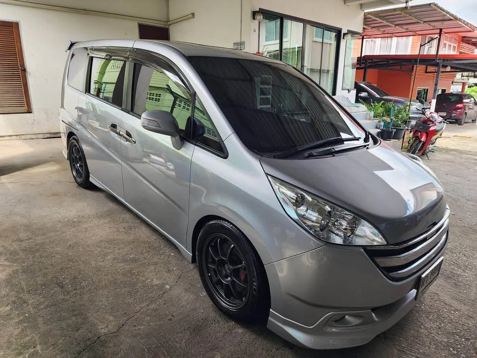 2005 Honda Stepwgn III 2