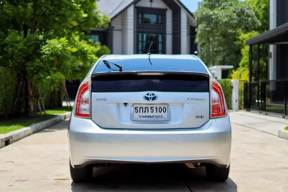 2012 Toyota Prius III 2