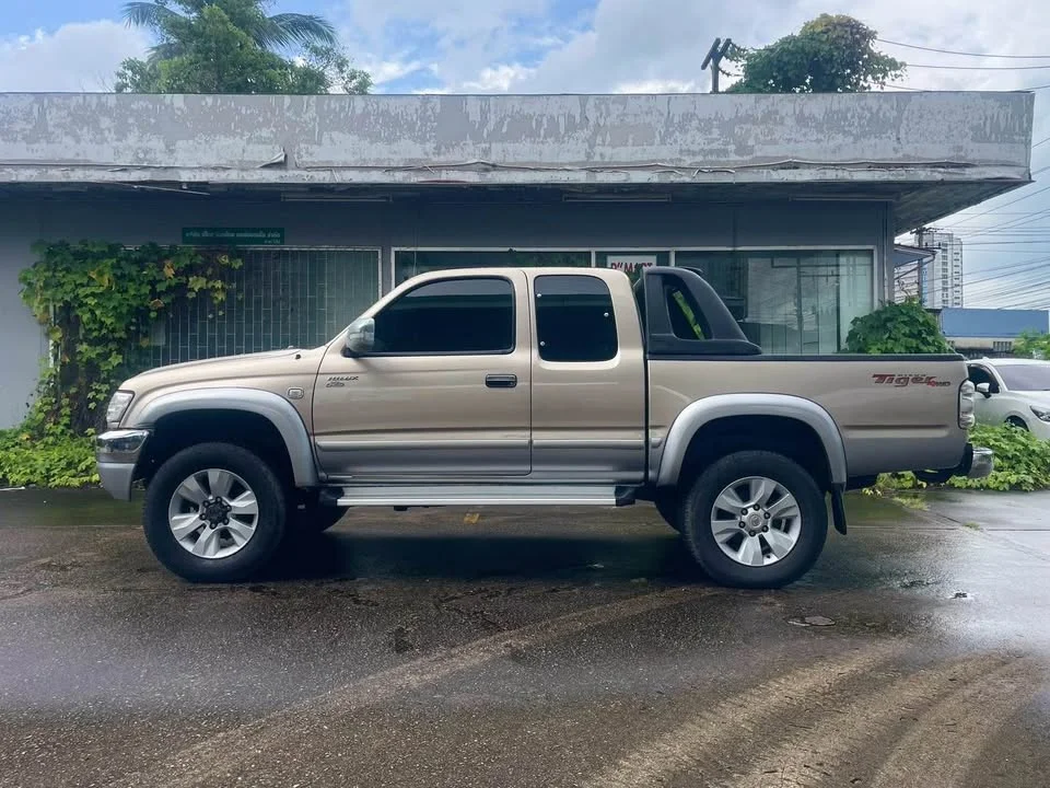 2003 Toyota Hilux Tiger VI 3