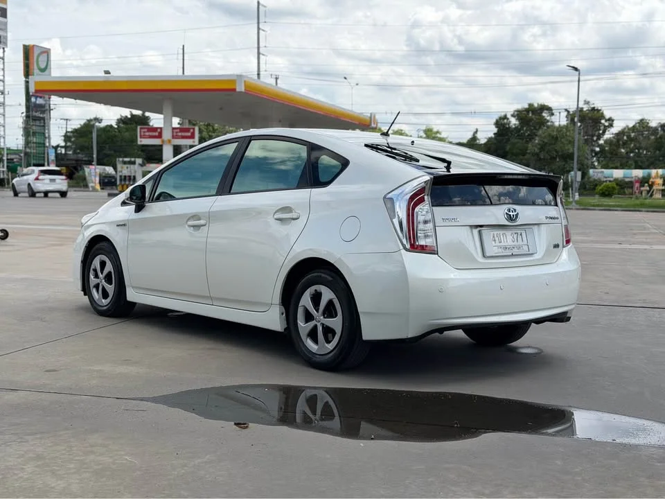 2012 Toyota Prius III 3
