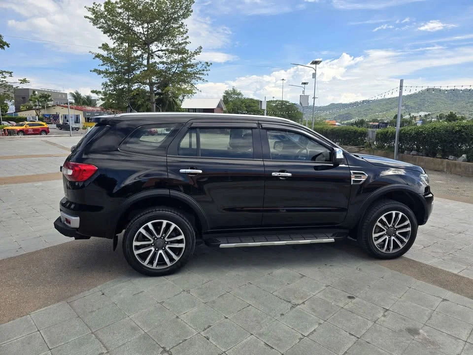 2020 Ford Everest II 2