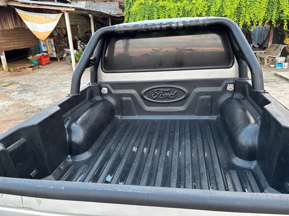 2000 Mazda 2500 Fighter V 2
