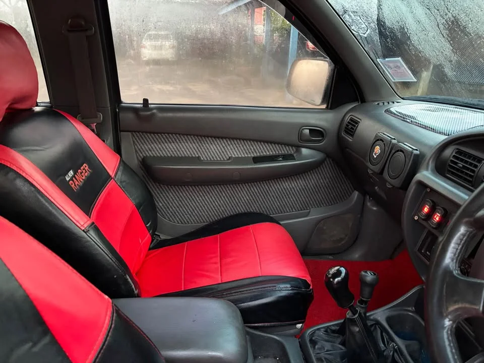 2000 Mazda 2500 Fighter V 3