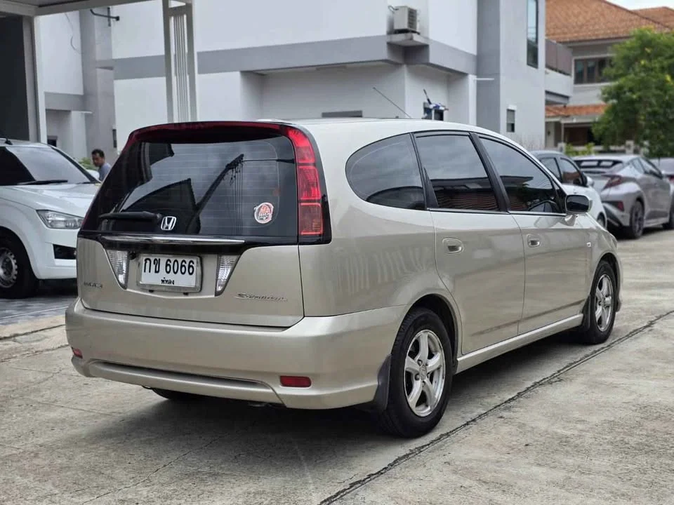 2005 Honda Stream I 3