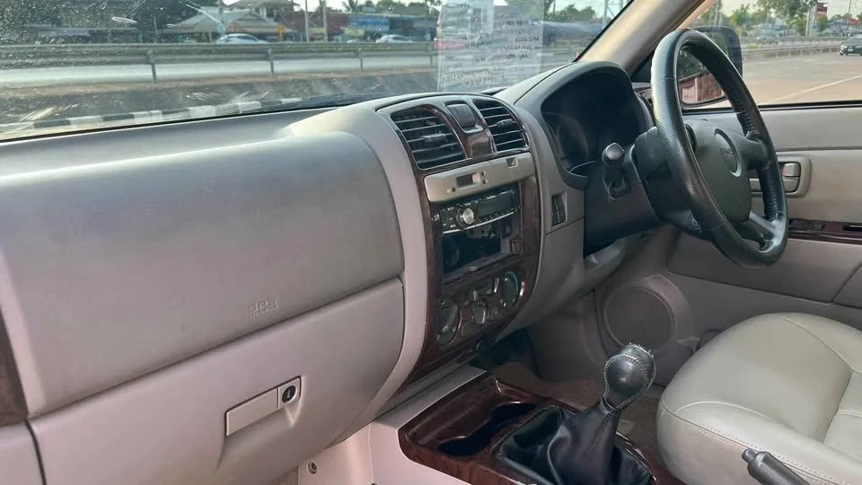 2005 Isuzu MU-7 3