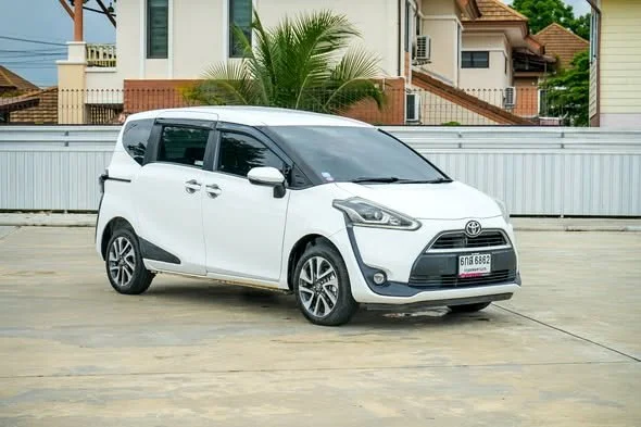 2017 Toyota Sienta II 2