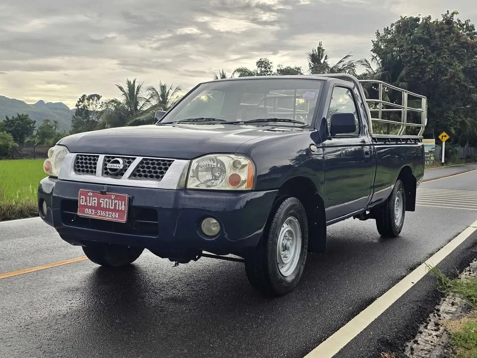 2003 Nissan Frontier I 3