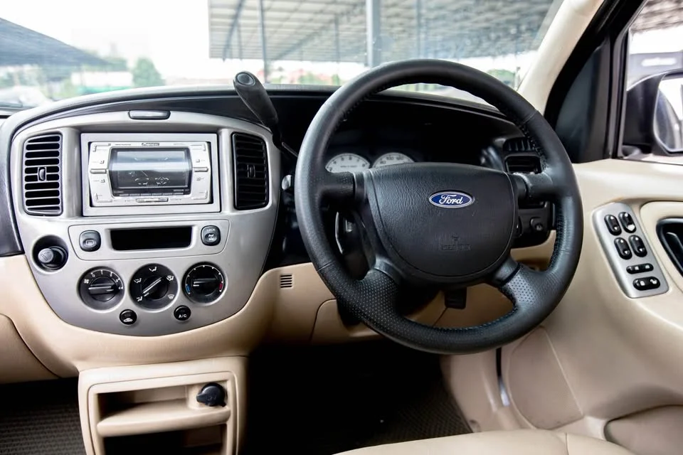 2004 Ford Escape I 3