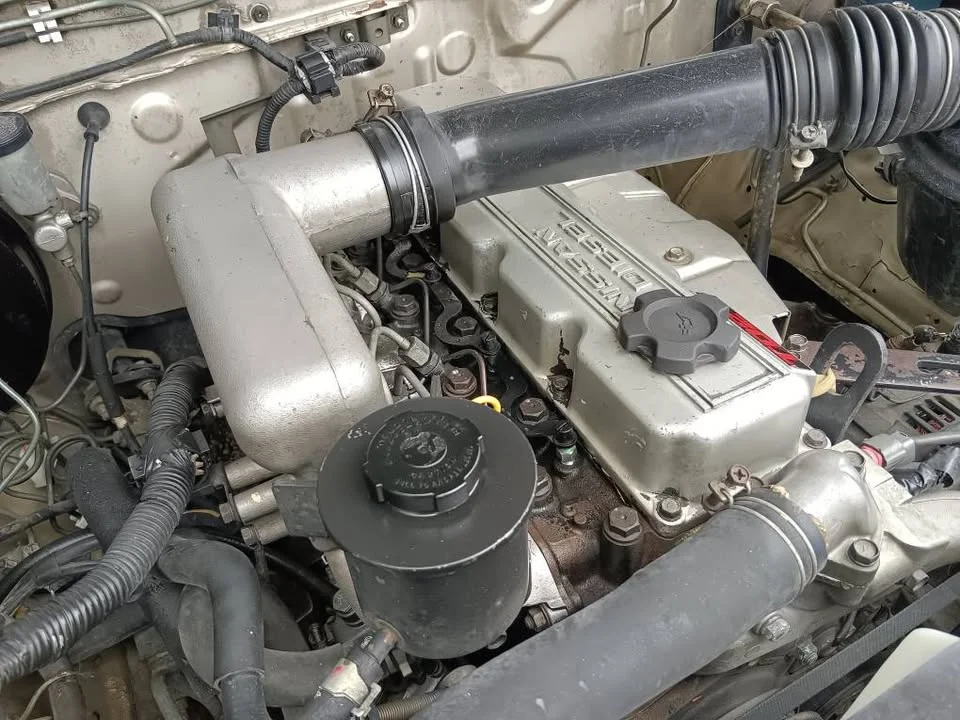 2000 Nissan Frontier I 3