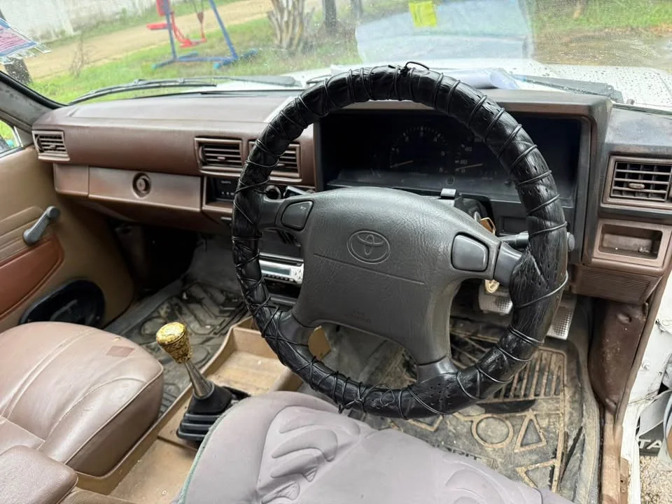 1993 Mitsubishi Triton II 2