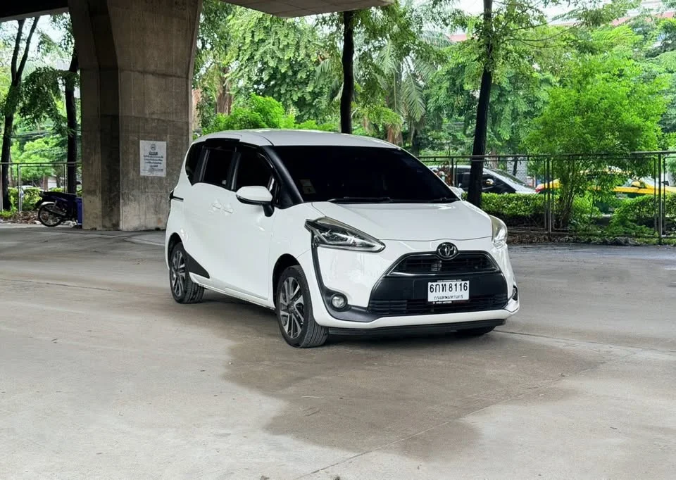 2017 Toyota Sienta II 3