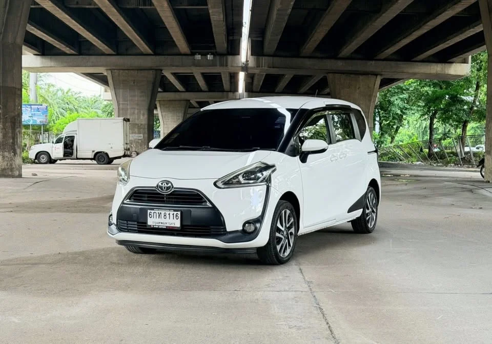 2017 Toyota Sienta II 2
