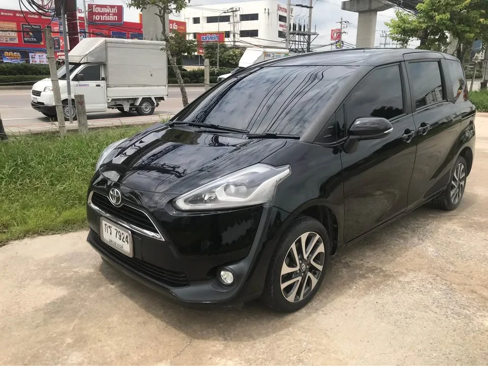 2017 Toyota Sienta II 3