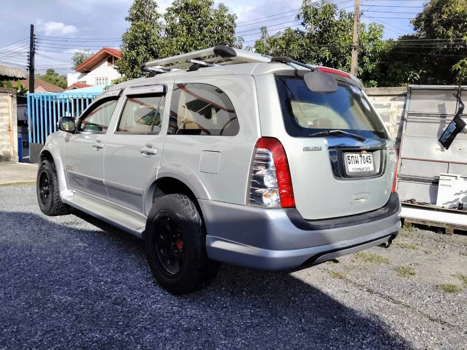 2008 Isuzu MU-7 3