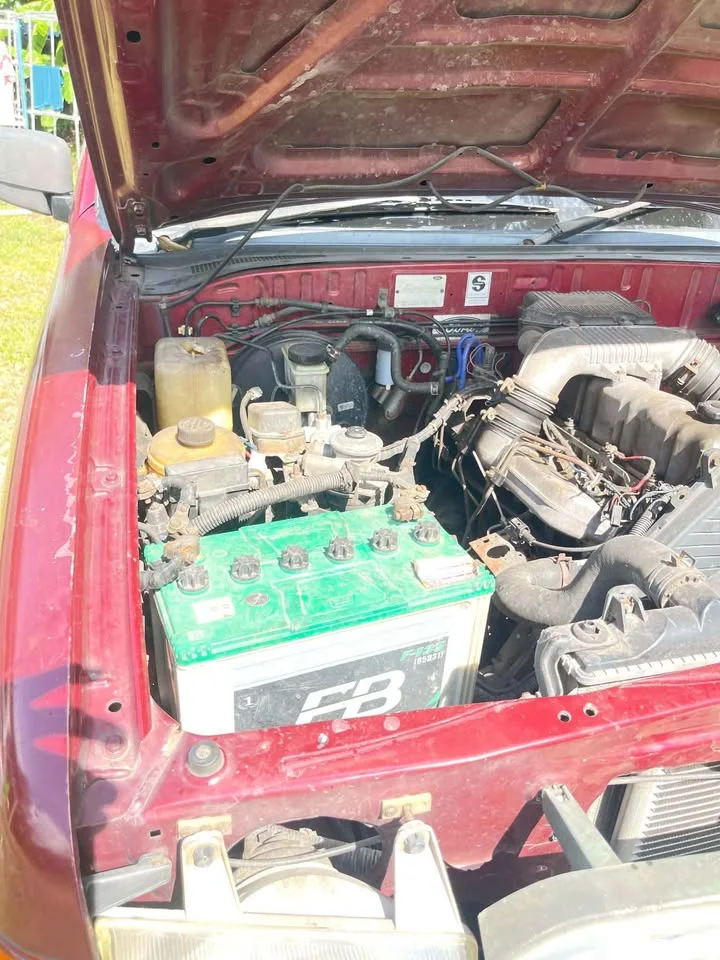 2000 Mazda 2500 Fighter V 2