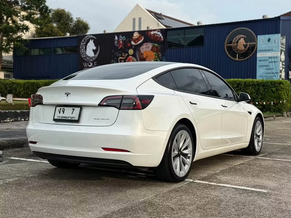 2023 Tesla Model 3 2