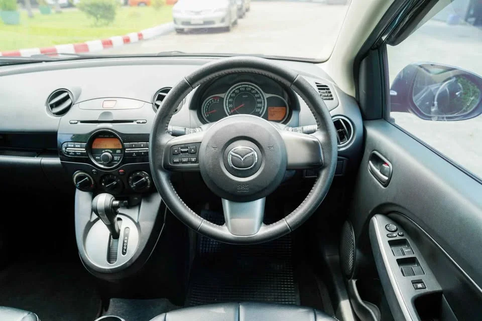 2013 Mazda 2 II 3