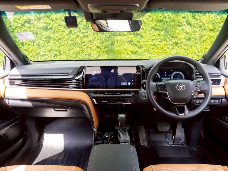 2025 Toyota Camry VIII (XV70) 2