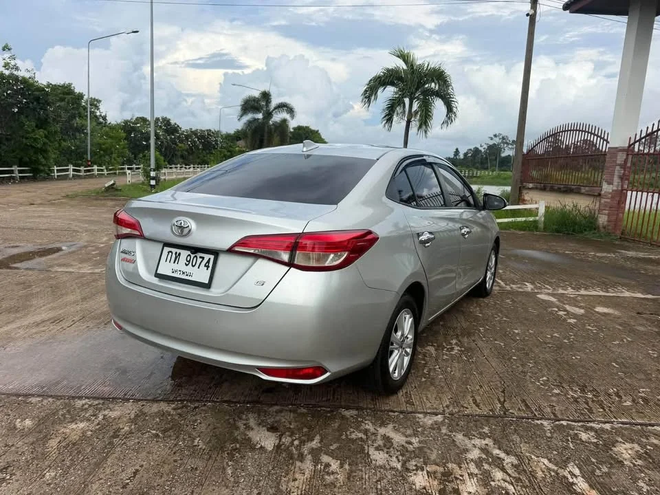 2017 Toyota Yaris ATIV III 2