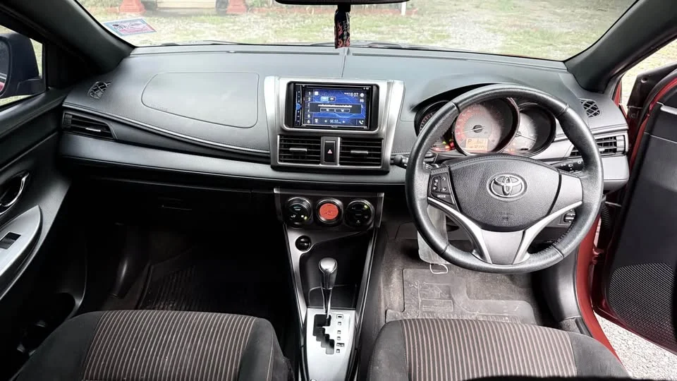 2015 Toyota Yaris III 2