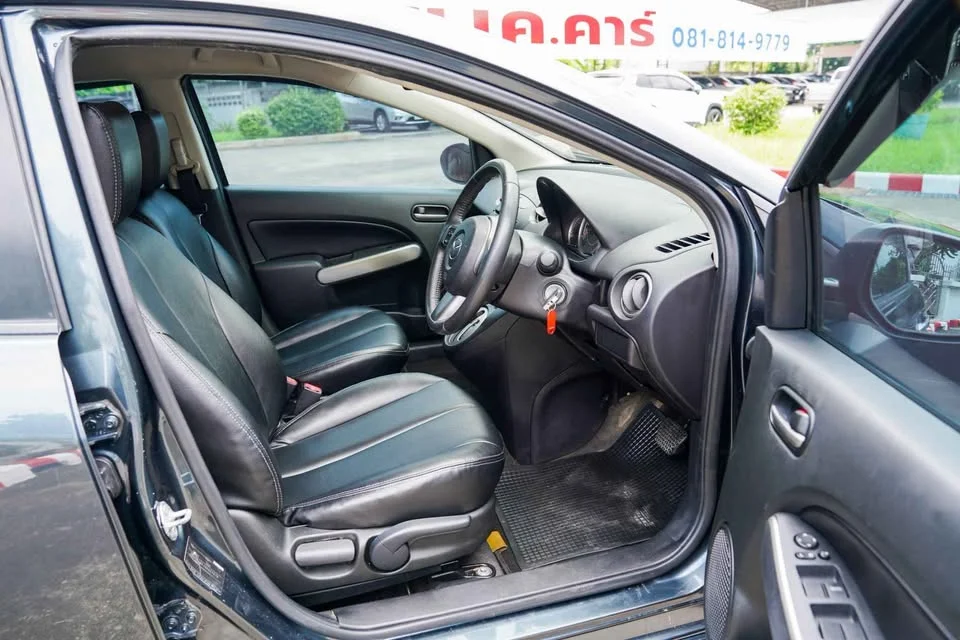 2013 Mazda 2 II 3