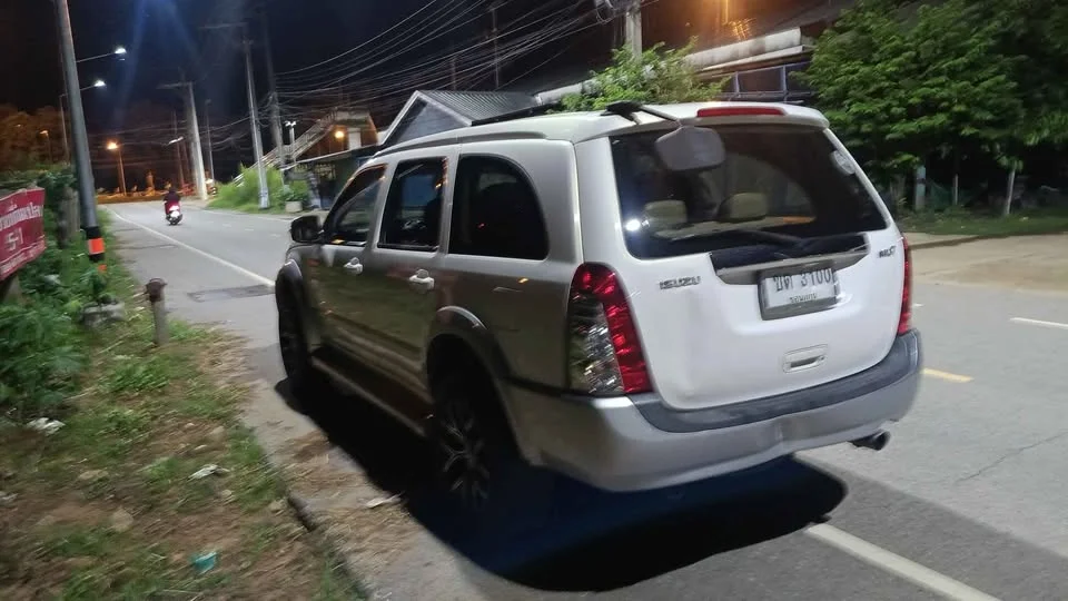 2006 Isuzu MU-7 2
