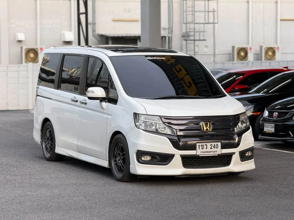 2014 Honda Stepwgn IV 3