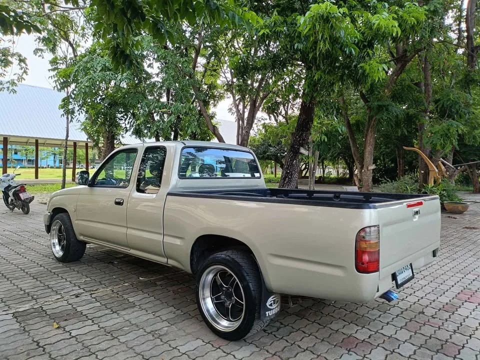 2003 Toyota Hilux Tiger VI 3