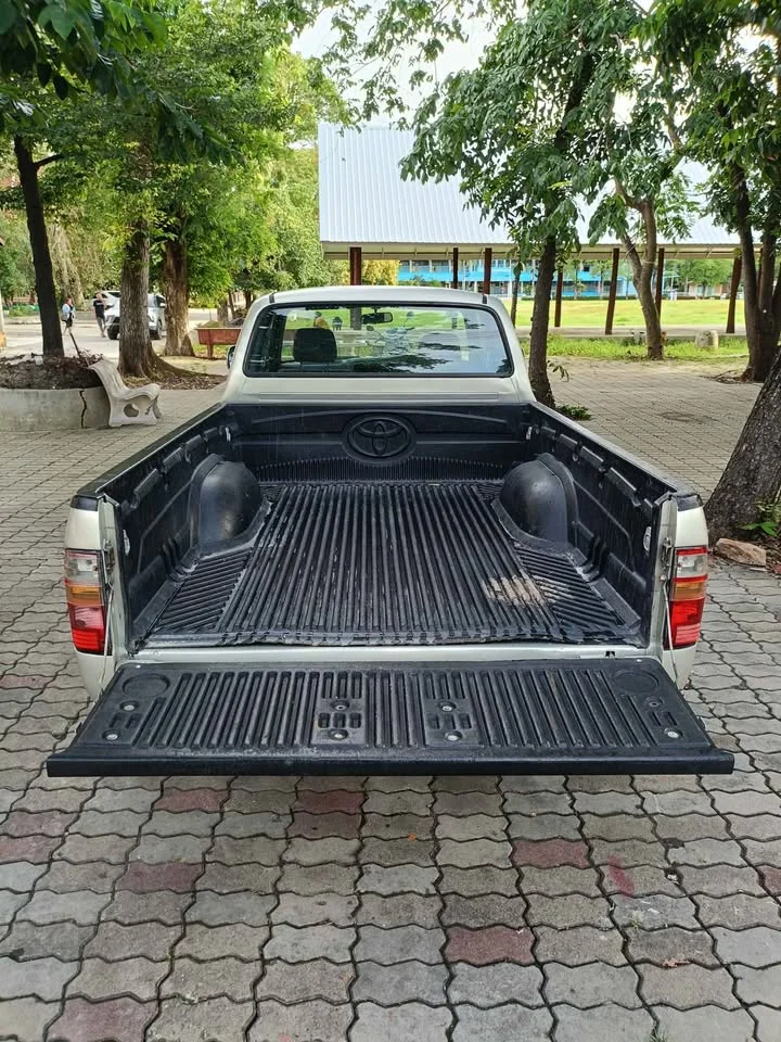 2003 Toyota Hilux Tiger VI 2