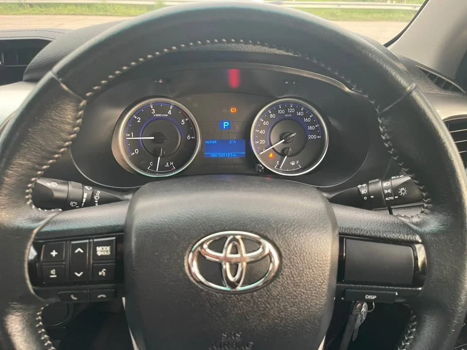 2019 Toyota Hilux VIII 3