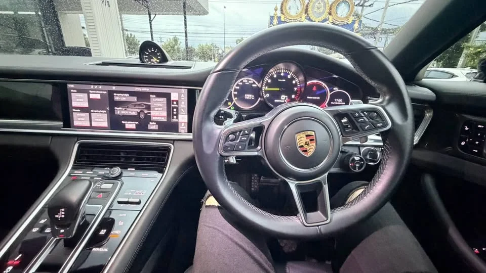 2019 Porsche Panamera II 2