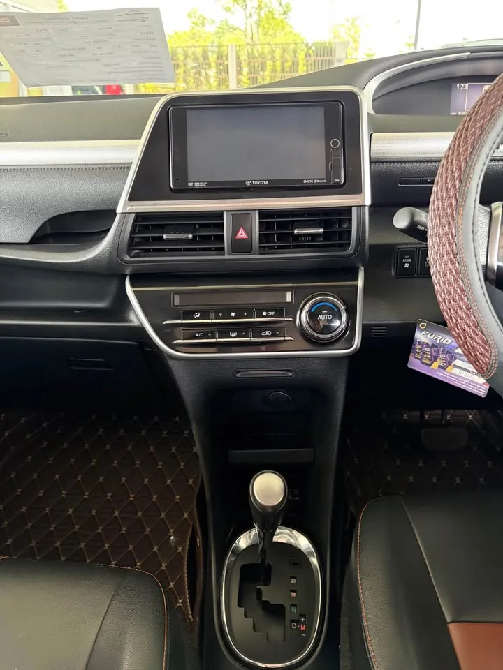 2016 Toyota Sienta II 3