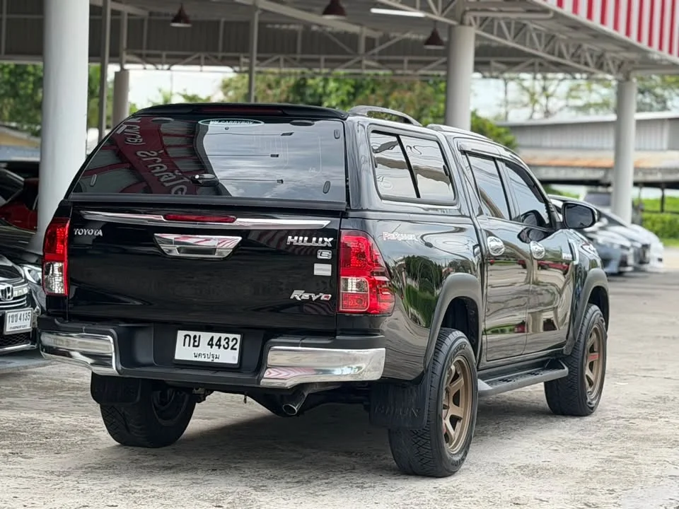 2015 Toyota Hilux VIII 2