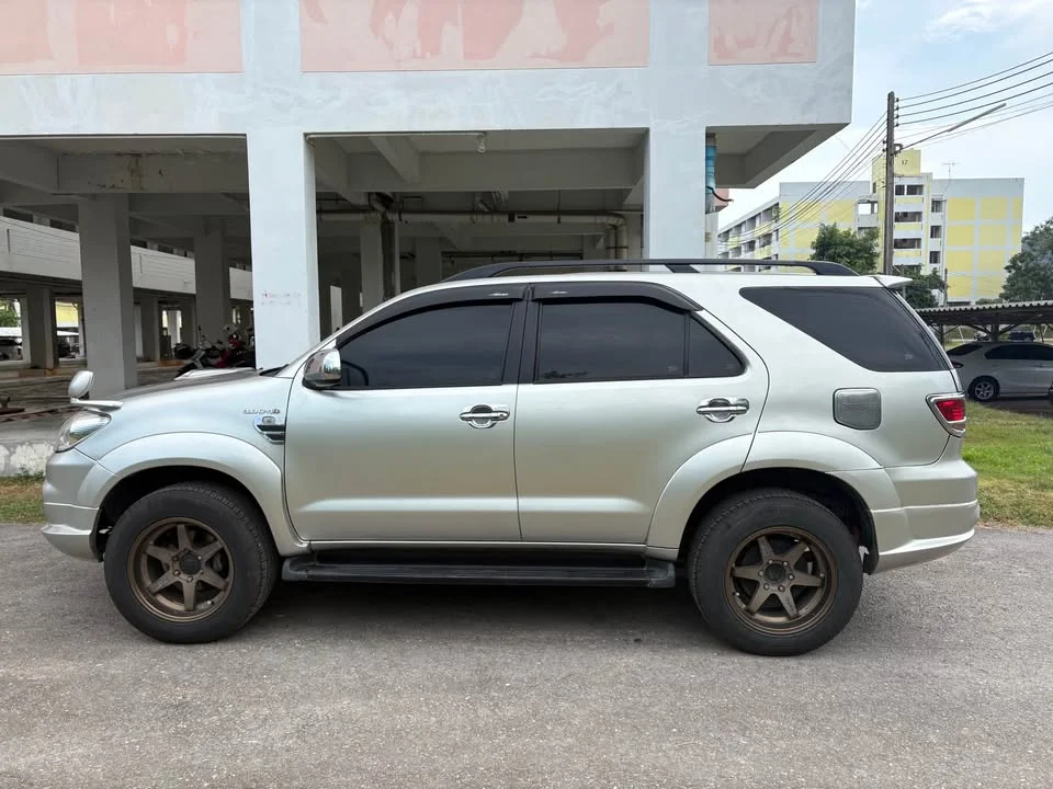 2005 Toyota Fortuner I 3