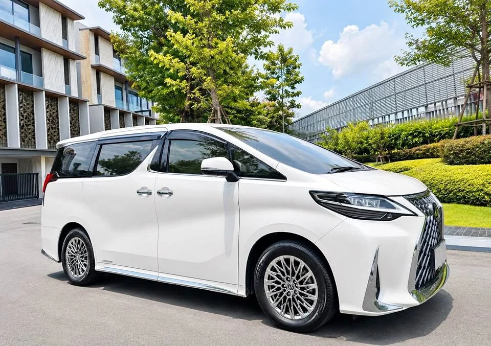 2021 Lexus LM I 2
