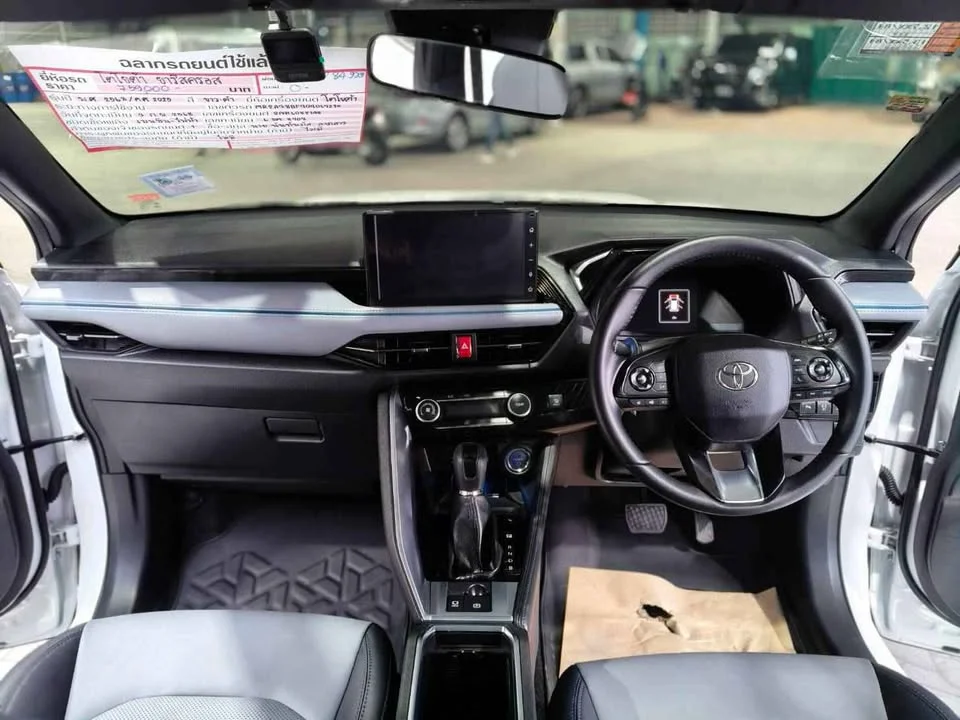 2025 Toyota Yaris Cross AC200 2